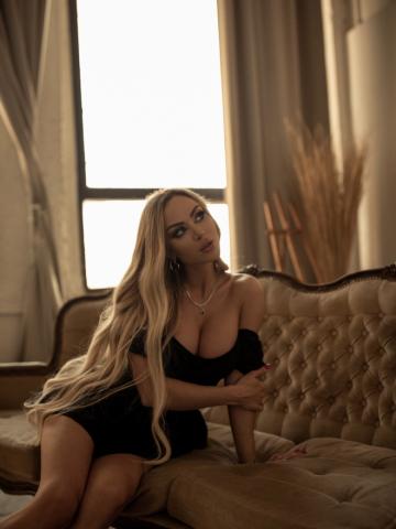 Моника Пышная Блондинка фото 5